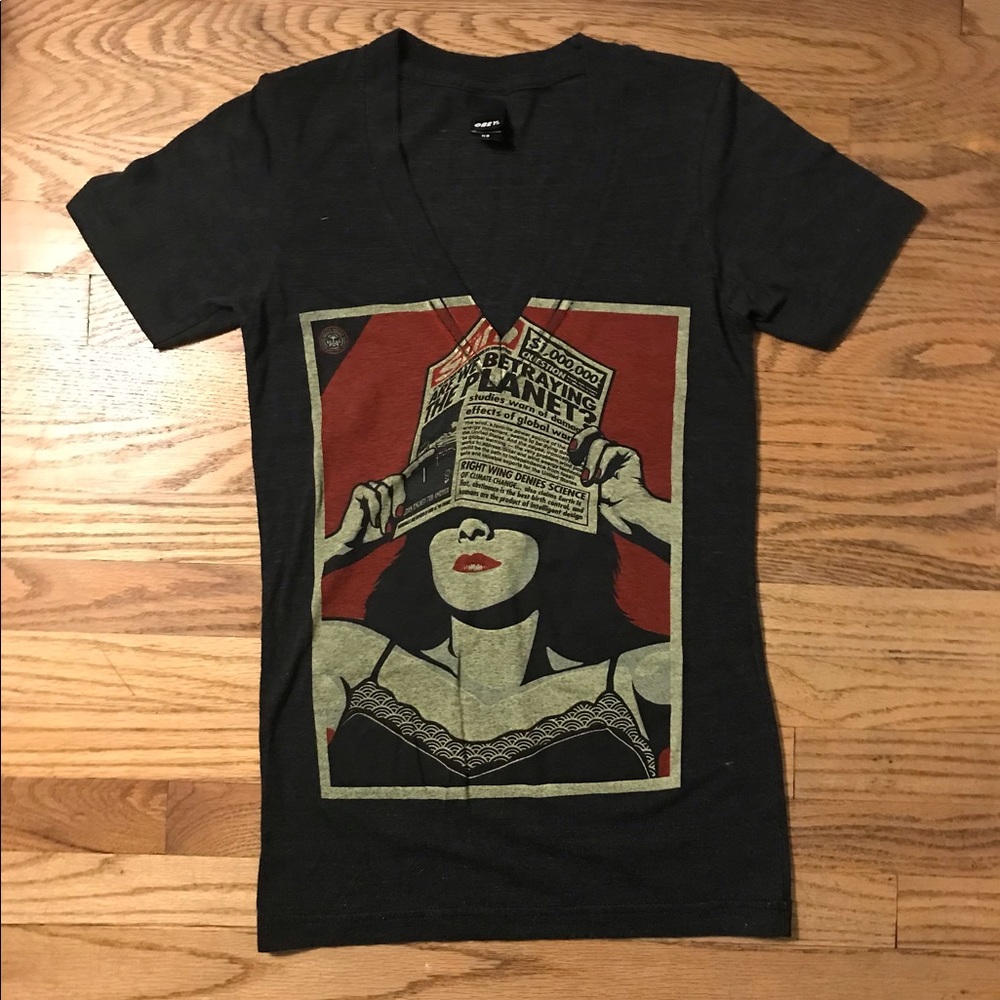 OBEY deep V-Neck Top graphics size XS